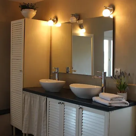 Bed & Breakfast Les Romarins B&b, 10 Min D'uzes, Piscine Et Grand Jardin, Table D'hote