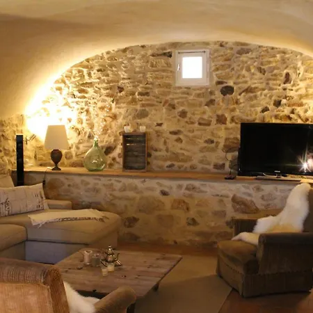 Bed & Breakfast Les Romarins B&b, 10 Min D'uzes, Piscine Et Grand Jardin, Table D'hote *