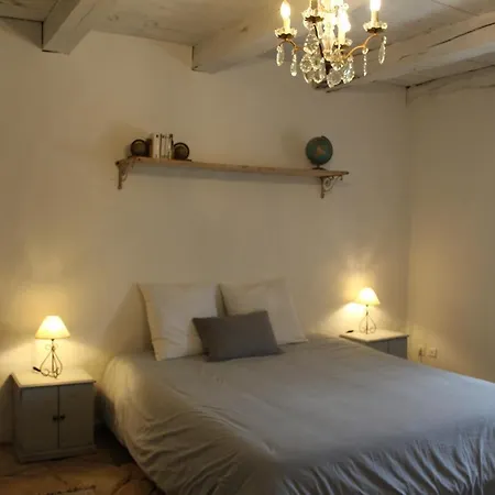 Les Romarins B&b, 10 Min D'uzes, Piscine Et Grand Jardin, Table D'hote Bed & Breakfast