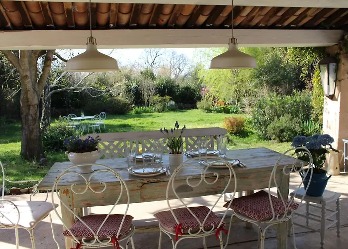 Ferienhaus Les Romarins B&b, 10 Min D'uzes, Piscine Et Grand Jardin, Table D'hote